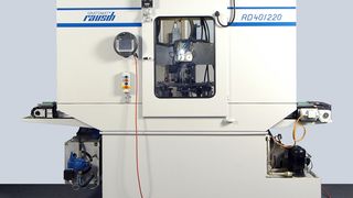 Bild 2: Die Rolldrück-Entgratanlage Gratomat GR-RD 40/220 für Teiledurchmesser bis 220 mm ermöglicht das definierte beidseitige Entgraten von Stirnrädern mit gerader oder schräger Verzahnung. (Archiv: Vogel Business Media)
