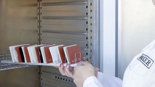 Auch Wacker Chemie präsentiert sich im Rahmen der Deutschen Kautschuk-Tagung in Nürnberg, die noch bis zum 5. Juli stattfindet. Wie das Unternehmen berichtet, fokussiert man sich dabei auf zwei Silikone aus der Reihe Elastosil. Speziell die Type Elastosil R plus 4001 stehe dabei im Rampenlicht, denn sie könne jetzt wesentlich schneller vernetzt werden und sei in zwei neuen Härtegraden nach Shore-A lieferbar.  (Georg Willmerdinger / Wacker Chemie)