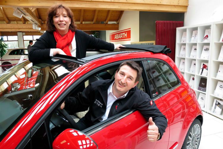 Die beiden haben ihr Autohaus fest im Griff: Monika und Johann Dorn. (Foto: Lulei)
