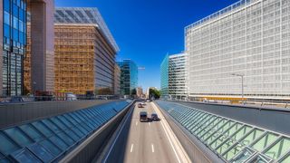 Der europäische Distrikt in Brüssel: Die Verbände Acea und Clepa fordern, dass Europa seine Wettbewerbsfähigkeit stärkt und den ökologischen und digitalen Wandel in der Autoindustrie wirtschaftlich vorantreibt. (Bild: Michael - stock.adobe.com)