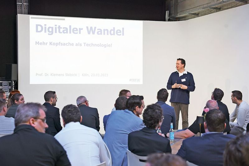 Prof. Dr. Klemens Skibicki begeisterte mit seiner Keynote zum Thema „Digitaler Wandel – Mehr Kopfsache als Technologie“ zahlreiche Zuhörer. (Bild: Nordanex)