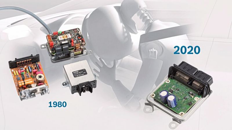 Mehrteilig: Das erste Airbag-System, dessen Serienproduktion im Dezember 1980 begann und das dann in der S-Klasse von Mercedes-Benz auf den Markt kam, bestand aus drei Komponenten: einem Spannungswandler, einer Energiereserve und einem Steuergerät mit insgesamt 170 Bauteilen.  (Bild: Bosch)