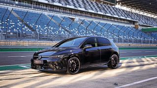 VW hat die R-Versionen von Golf und Golf Variant überarbeitet. Die Preise starten bei 53.800 Euro. (Bild: Volkswagen AG)