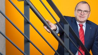 Andreas Barth, Managing Director EuroCentral von Dassault Systèmes: "Jeder Hersteller will möglichst viel auf seiner Plattform bündeln. Wir bauen unsere Plattform aus, aber sicherlich nicht soweit, dass wir dort betriebswirtschaftliche Daten hinzunehmen. Da niemand alles abbildet, werden die Unternehmen in Zukunft wohl mit mehreren Plattformen arbeiten, die miteinander kommunizieren." (Bild: Michael Damboeck)