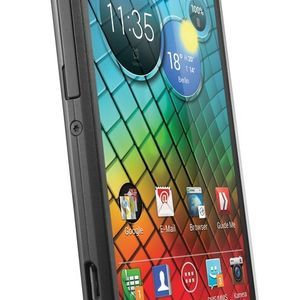 Das RAZR i ist mit einem 4,3-Zoll-AMOLED-Display ausgestattet.