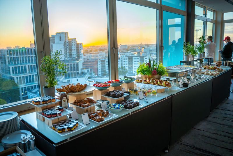 Frühstücksbuffet beim Netzwerkfrühstück von Pax8 und IAMCP Germany e.V. (Bild: Pax8)