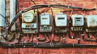 Alt gegen neu: Wichtiger Baustein einer modernen Energieversorgung sind Smart Meter, die alte Stromzähler ersetzen. Doch die neuen Geräte müssen gesetzliche Mindestanforderungen erfüllen. (gemeinfrei)