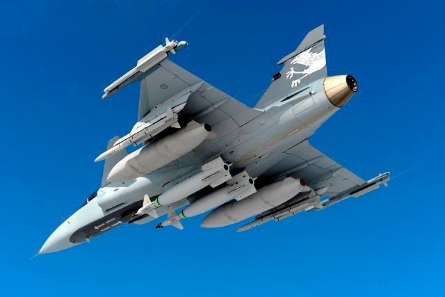 Der Gripen mit Waffen bestückt. (Bild: Saab AB)