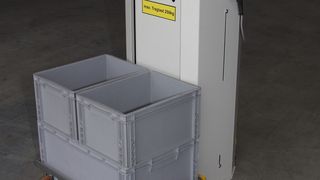 Das standardisierte Kistenhubgerät von Alfatec lässt sich jederzeit in eine bestehende Fördertechnik einbinden. (Bild: Alfatec)