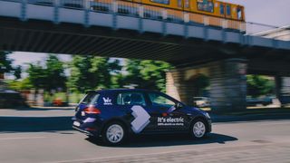 Eine neue Studie der Unternehmensberatung A.T. Kearney stellt den ökologischen Nutzen von Carsharing-Angeboten wie etwa Volkswagens „We Share“ in Frage 
 (Volkswagen AG)