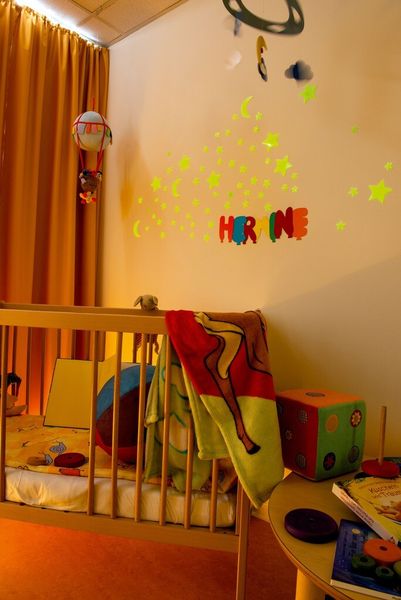 Bild 1: Phosphoreszierende Materialien machen sich nicht nur in Kinderzimmern gut. Sie kommen auch beim Fälschungsschutz zum Einsatz. (Rubin/Marion Nelle)