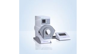 Die neue Schlauchpumpe rotarus volume 100 inklusive Bedienmodul (Bild: Hirschmann Laborgeräte)