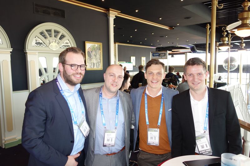 (v. l.) Tobias Kritten, dogado, Dennis Götsch und Jan Schmidt, BUSYMOUSE, und Michael Hitzelberger, Tech Data. (Bild: IT-BUSINESS)