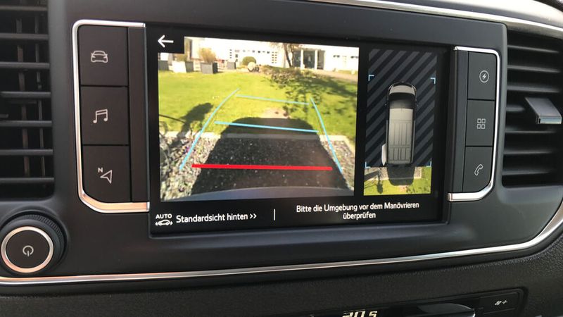 Die optionale Rückfahrkamera bietet eine gute Auflösung. (Bild: »kfz-betrieb« / Schweitzer)