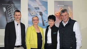 Die Kleiner Gruppe übernimmt Psm Protech. Das Bild zeigt von links: Rico Kleiner – Geschäftsführender Gesellschafter Kleiner Group, Irene Wagner – Geschäftsführerin Psm Protech, Jutta Kleiner – Kleiner, Thomas Kleiner – Geschäftsführender Gesellschafter Kleiner Group. (Bild: psm protech)