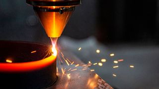 Der neue Produktionsprozess mit der EHLA3D-Technologie ermöglicht es, komplexe Geometrien effizient zu produzieren, mit hochfesten Materialien zu beschichten oder zu reparieren. (Bild: Makino)