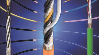 Die Chainflex Hybridleitungen kombinieren Datenübertagung und Energieversorgung.  (Igus)
