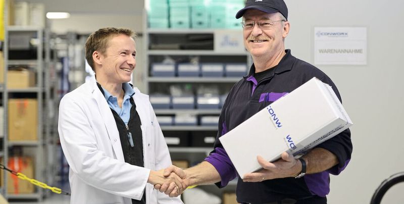 Rund um den Kundentermin hat der Außendienstmitarbeiter eine Fülle an Verwaltungsarbeit zu leisten. Einiges davon übernimmt nun eine Digitalisierungsplattform.(Bild:  T. Burk)