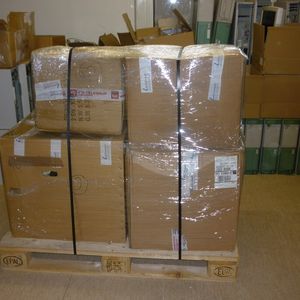 Fertig zum Transport: Die verpackte Hardware wird an verschiedene Projektbeteiligte jeweils vor Ort geliefert
