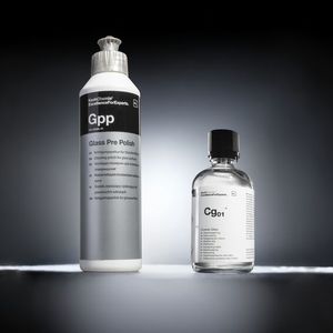 Nach der Vorbehandlung mit der Reinigungspolitur wird die Versiegelung Ceramic Glass Cg0.01 aufgetragen.(Bild:  Koch-Chemie)