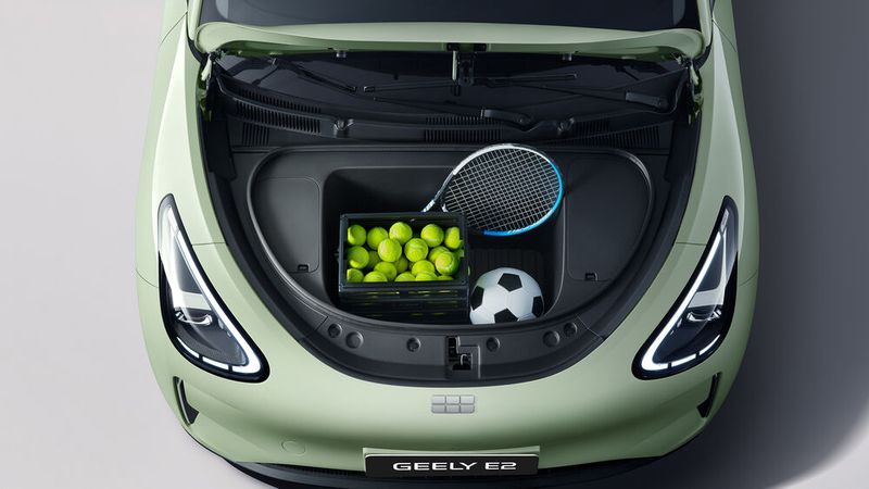 Zum Kofferraum gesellt sich ein kleiner Frunk. (Bild: Geely)
