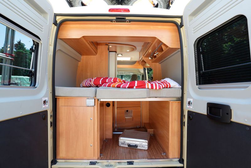 Zur Serienausstattung des Retro-Campers zählen unter anderem ABS, ESP sowie Berganfahr- und Bremsassistent. (Bild: Citroën )