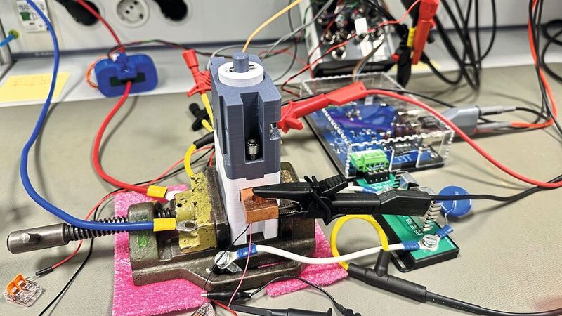 Schalttechnik für Gleichstromnetze: Mit intelligenten hybriden und vollelektronischen Schalt- und Schutzgeräten für zukünftige Gleichstromnetze sollen kritische Infrastruktur, Industrie und Batteriespeicheranlagen stabil und sicher betrieben werden.(Bild:  Kristin Rinortner)