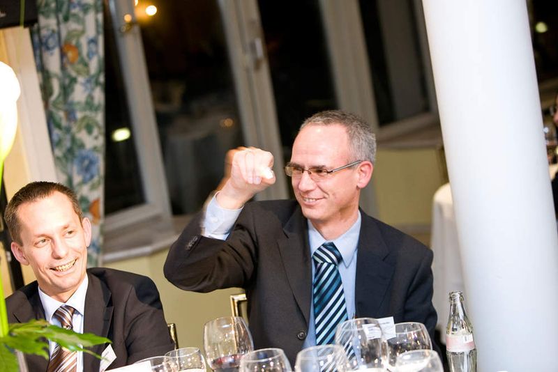 Frank Kwasnitza von Maxdata (li.) mit Dr. Rudolf Aunkofer von der GfK (Archiv: Vogel Business Media)