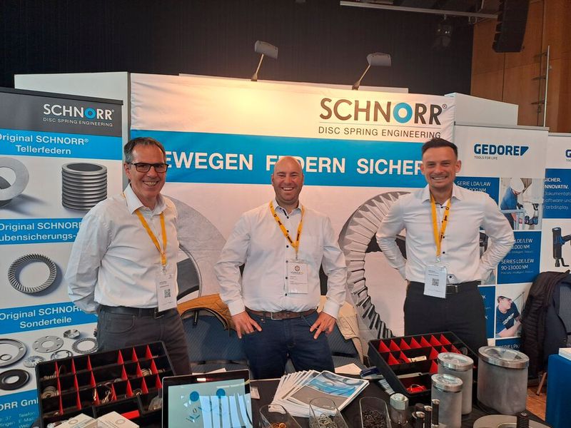 Gute Stimmung bei den Ausstellern der Schraubtec. (Bild: Alexander Stark)