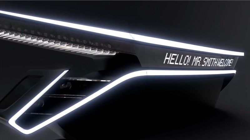 Das Superintegrator-System aus LED-Licht und Display lässt zum Beispiel Fahrzeugfronten softwaregestützt in beliebigem Design erstrahlen und ermöglicht dort Botschaften anzuzeigen. (Bild:  ZKW Group)