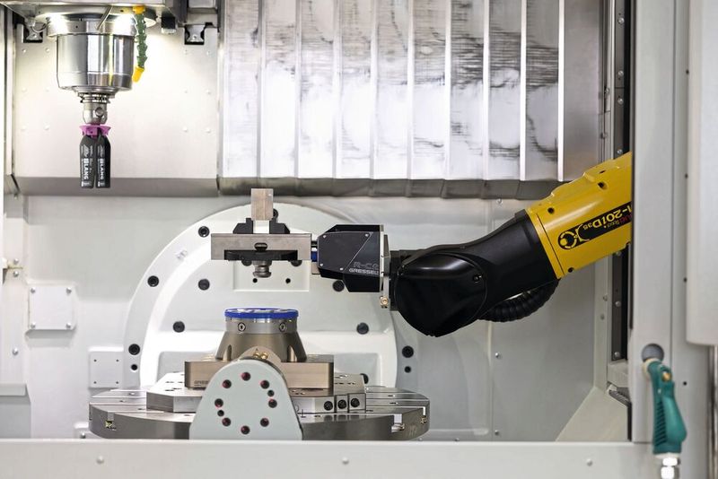 Die R-C2-Automation von Gressel ermöglicht die vollautomatische Komplettbearbeitung von Bauteilen mit einer Größe bis 217 Millimeter x 217 Millimeter x 217 Millimeter.  (Bild: Spinner automation)