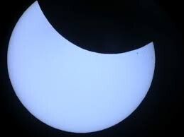 Impressionen zur Sonnenfinsternis: am 20 März 2015 kann man in Deutschland eine partielle Sonnenfinsternis erleben (Bild: de.wikipedia.org)