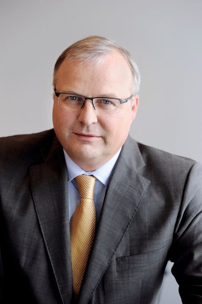 Hubert Waltl, Mitglied des Markenvorstandes VW: „An den Projekten sind Dutzende Unternehmen beteiligt, um die Prozesskette noch effizienter zu gestalten.“ (Bild: VW)