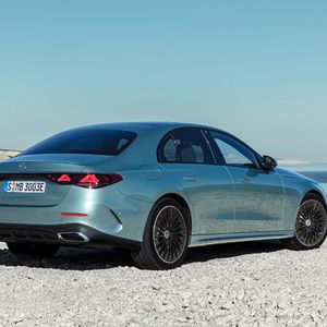 Der E-Klasse bleibt der klassisch-konservativen Designsprache treu.(Bild:  Mercedes-Benz)