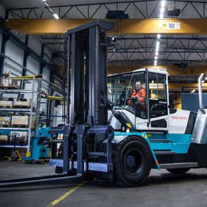 Die neue C-Serie von Konecranes Lifttrucks verfügt neben verbesserten Motoren und Truconnect-Remote-Monitoring-Software über eine komplett neue Fahrerkabine.