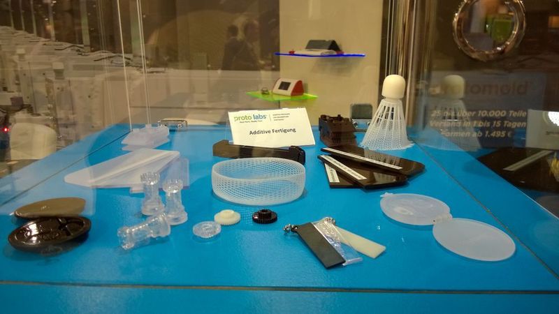 Neben der CNC-Bearbeitung und Spritzgussteil-Erstellung in kürzester Zeit bietet Proto Labs nun auch in Europa die Stereolithographie als additives Verfahren an. (D.Quitter, konstruktionspraxis)
