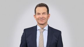 Bernd Hermeler ist CEO der Cemecon AG. Er studierte Maschinenbau an der RWTH Aachen – jener Universität, aus der das Unternehmen vor 40 Jahren als Spin-off hervorging. Hermeler verantwortet heute die globale Ausrichtung des Beschichtungsspezialisten, der mit Niederlassungen in Europa, den USA, China, Japan und Indien als technologischer Weltmarktführer in der Beschichtung von Zerspanwerkzeugen gilt. (Bild: Cemecon AG)