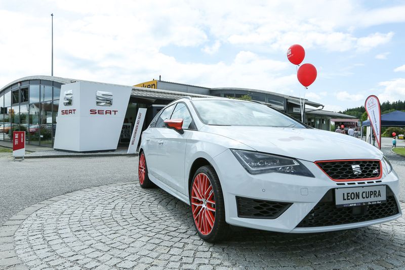 Die Autohausgruppe Ostermaier hat in Vilsbiburg ihren ersten Seat-Betrieb eröffnet. (Bild: Seat)