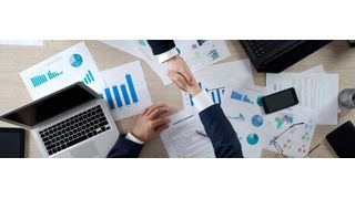 Richtlinien und Normen bestimmen das Beschaffungswesen. Auf dem deutschen Vergaberechtstag werden alle Teilnehmerinnen und Teilnehmer auf den neuesten Stand gebracht. (© motortion - stock.adobe.com)