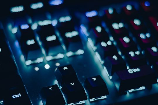 Da Standardlösungen zur Fertigungsüberwachung nicht ausreichend schienen, nahm man die Produktionsabteilung bei Profiroll die Programmierung selbst in die Hand. Da Standardlösungen zur Fertigungsüberwachung nicht ausreichend schienen, nahm man die Produktionsabteilung bei Profiroll die Programmierung selbst in die Hand.