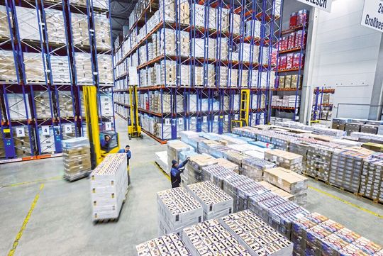 Nordfrost hat seinen Tiefkühlbereich am Standort Groß-Gerau umfangreich modernisiert und sich dazu kompetente Hilfe von AR Racking ins Haus geholt. Nordfrost hat seinen Tiefkühlbereich am Standort Groß-Gerau umfangreich modernisiert und sich dazu kompetente Hilfe von AR Racking ins Haus geholt.