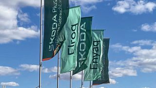 Skoda hat Rückenwind: Nicht zuletzt dank der E-Modelle Elroq und Enyaq klettert der Marktanteil auf 7,8 Prozent im ersten Halbjahr 2025. (Bild: Grimm – VCG)