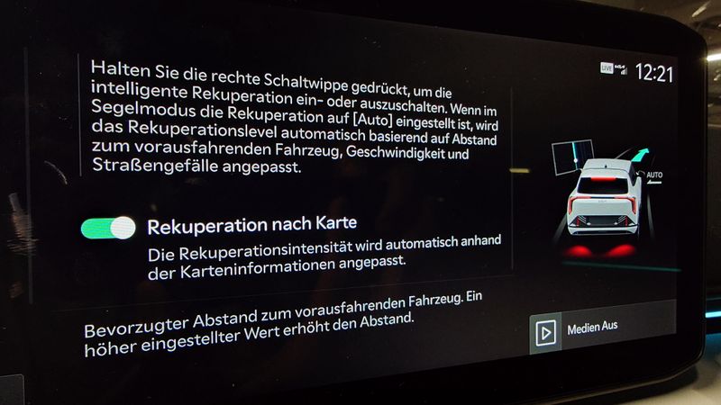 Der Kia EV4 GT-Line rekuperiert auf Wunsch nach Karteninformationen. (Bild: Thomas Günnel – Automobil Industrie)