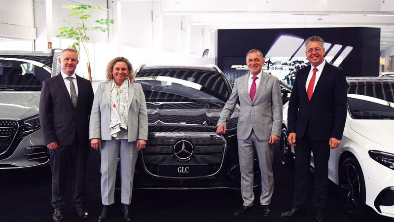 Führen künftig die Niederlassung Reutlingen-Tübingen: (v.l.) Sascha Baur (Kaufmännische Leitung), Kerstin Riess (Geschäftsleitung Service), Dr. Steffen Riess (Geschäftsleitung Verkauf & Finanzen) sowie Matthias Willy (Standortleiter Reutlingen).  (Bild:  Riess Gruppe)