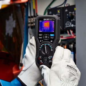 Das Digital-Multimeter Flir DM285 verfügt über insgesamt 18 Funktionen und kann Temperaturen bis 400 °C messen.