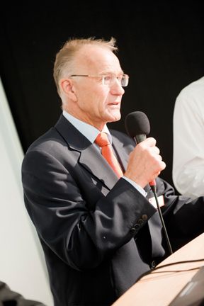 Bernd Horstmann begrüßt Aussteller und Kunden. (Archiv: Vogel Business Media)