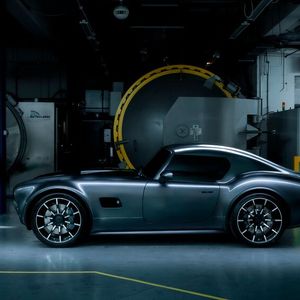 Typisch für eine Cobra sind die kompakten Abmessungen. Das GT Coupé kommt auf 4,23 Meter. (Bild: AC Cobra)