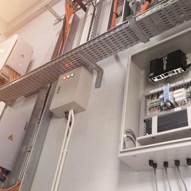 Ob Energiemanagement, Ladeinfrastruktur oder industrielle Automatisierung: IoTmaxx entwickelt und realisiert individuelle IIoT-Komplettlösungen, die exakt auf die Anforderungen der jeweiligen Anwendung abgestimmt sind.
 (Bild: IoTmaxx GmbH / © Suranto/stock.adobe.com)