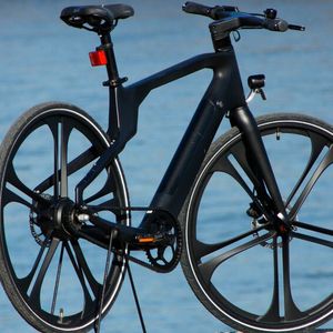 Zur Lieferumfang gehört ein Seitenständer, den wir allerdings nicht montiert haben.(Bild:  sp-x/Mario Hommen)