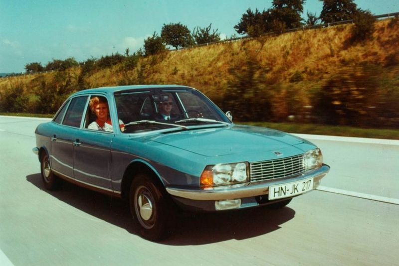 Fahr’n, fahr’n, fahr’n auf der Autobahn. Leider erwiesen sich gerade die ersten Motoren des Ro 80 als wenig vollgasfest bzw. als sehr verschleißfreudig, wenngleich das Image nach kurzer Zeit schlechter war als die Technik per se. (Audi AG)